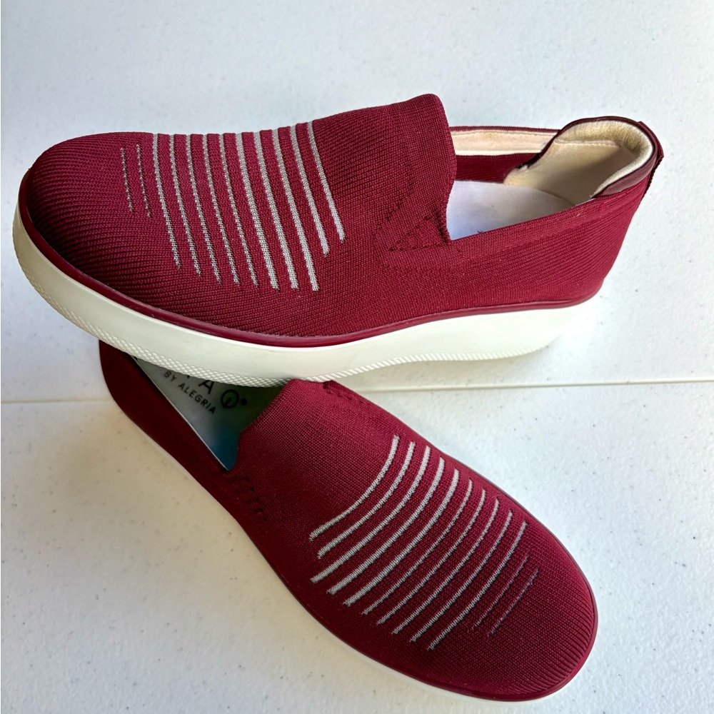 Traq by Alegria Burgundy Mystiq Peeps Platform Slip-On Sneakers Sz 37, 7-7.5 - Picture 16 of 16